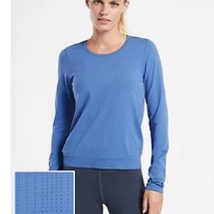 Athleta Inmotion long sleeve shirt.